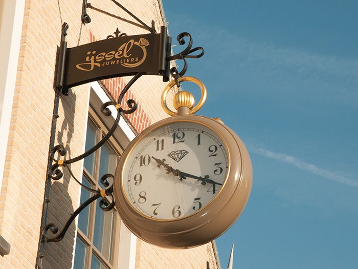 IJssel juweliers winkel klok